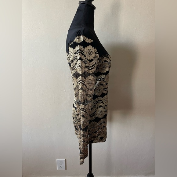 Black/Gold Lace/Mesh Combo top, size med, like new - Picture 5 of 5